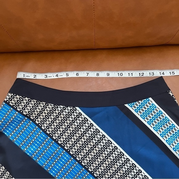 Ann Taylor Women’s Geometric A Line Blue Black Silk like Skirt Lined Sz 6P - Picture 5 of 11